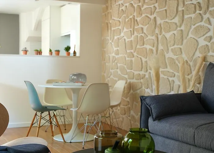 Apartment Maison De Avec Sa Cour Au Calme A 1min De La Pace Stanislas Nancy